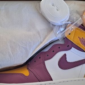 Air Jordan 1 Retro Brotherhood OG GS size 6y